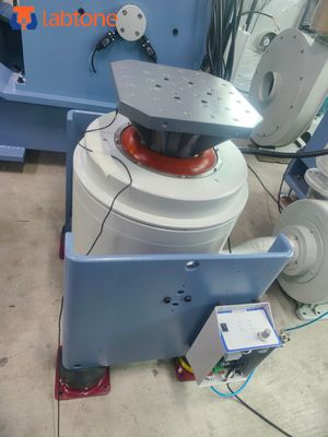 3-Achsen-Vibrationsprüfsysteme, Schüttlertabelle für die Straßensimulation von Automobilteilen