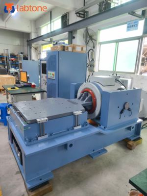 Elektrodynamischer Schwingprüfer für Flugzeugteilprüfungen. Erfüllt MIL-STD-810G